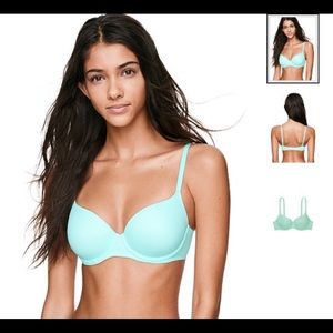 VS Pink lightly lined bra